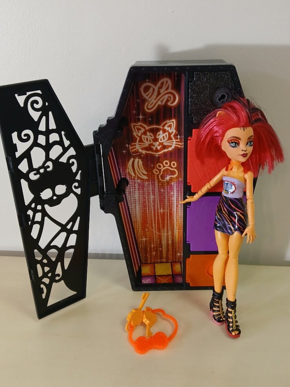 New Monster High Skulltimate Secret Toralei doll with coffin and keys